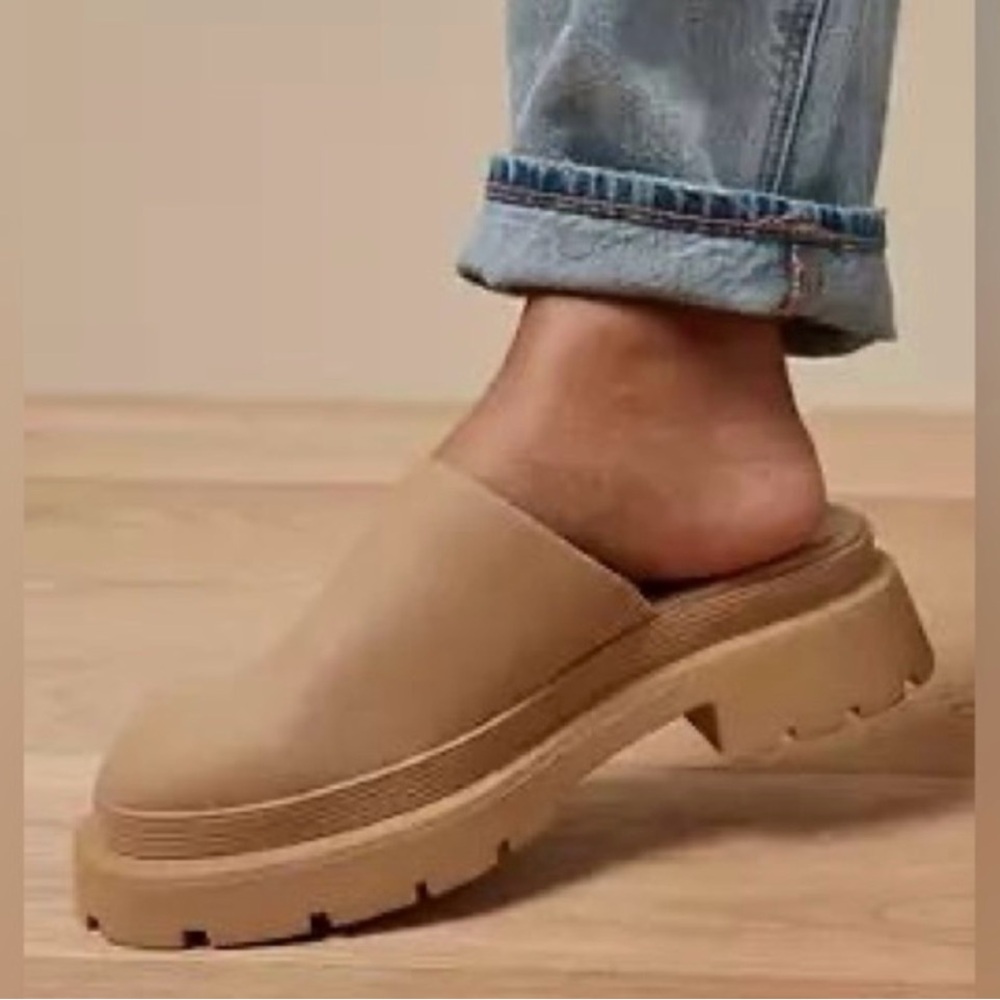 American Eagle Outfitters Tan Platform Mule Clogs